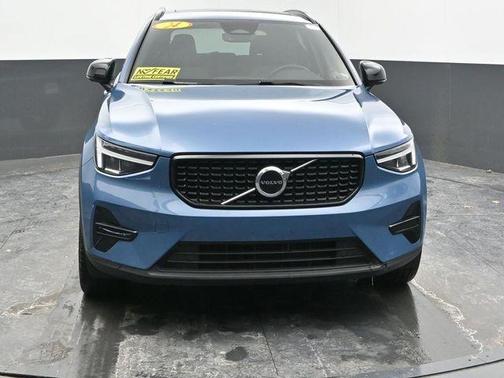 2024 Volvo XC40 B5 Core