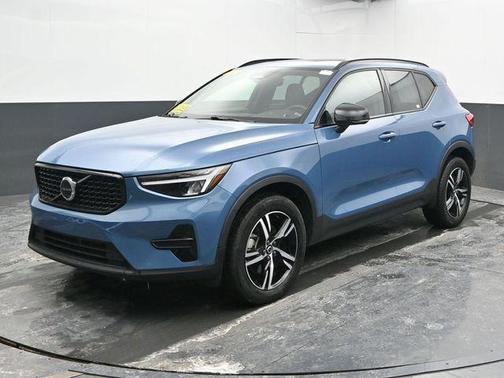 2024 Volvo XC40 B5 Core