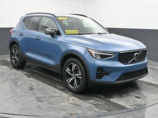 2024 Volvo XC40 B5 Core