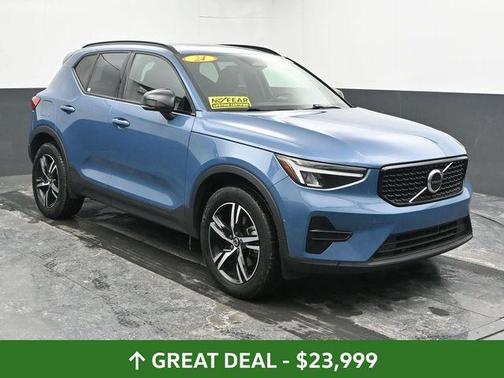 2024 Volvo XC40 B5 Core
