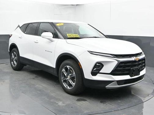 Summit White 2025 Chevrolet Blazer LT