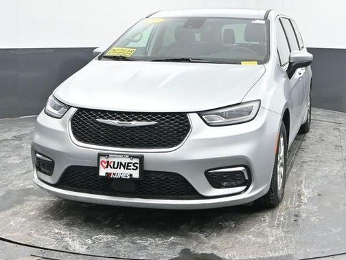 2023 Chrysler Pacifica Touring-L