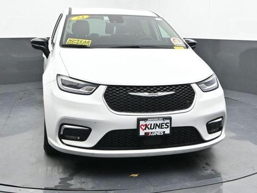 2024 Chrysler Pacifica Touring-L