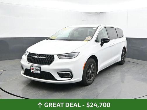 Bright White Clearcoat 2024 Chrysler Pacifica Touring-L