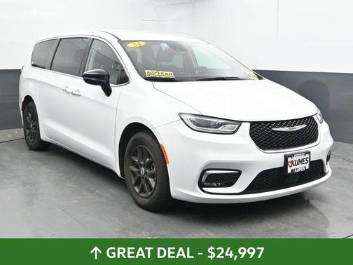 Bright White Clearcoat 2024 Chrysler Pacifica Touring-L