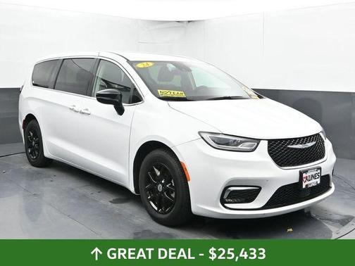 Bright White Clearcoat 2024 Chrysler Pacifica Touring-L