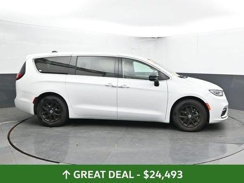 Bright White Clearcoat 2024 Chrysler Pacifica Touring-L