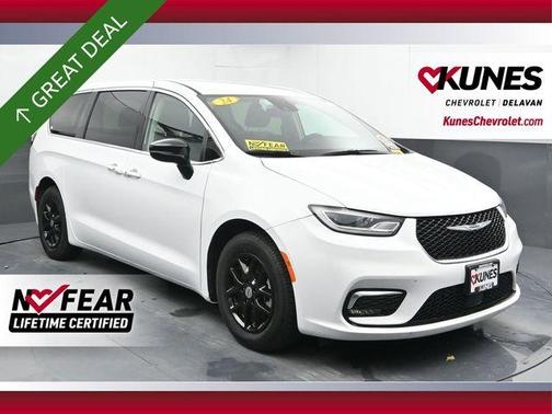 Bright White Clearcoat 2024 Chrysler Pacifica Touring-L