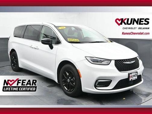 2024 Chrysler Pacifica Touring-L