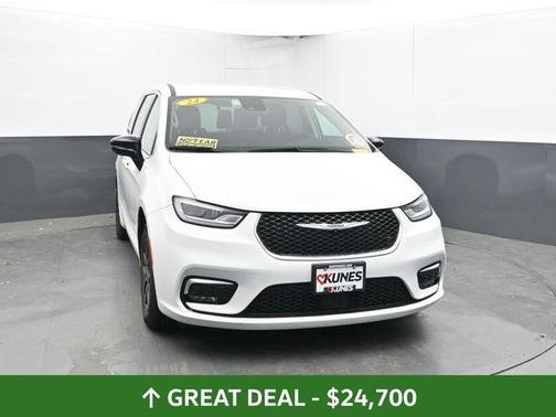 Bright White Clearcoat 2024 Chrysler Pacifica Touring-L
