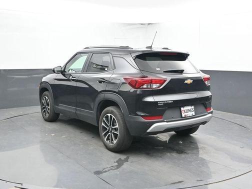 Mosaic Black Metallic 2024 Chevrolet Trailblazer LT