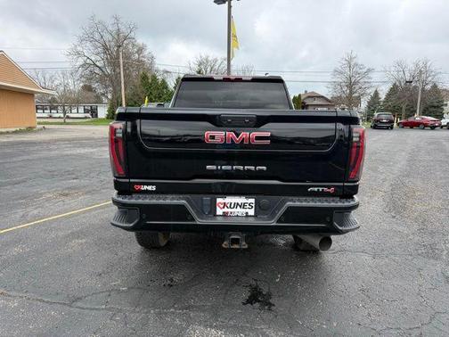 Onyx Black 2024 GMC Sierra 2500 AT4