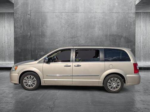 2016 Chrysler Town & Country Touring-L