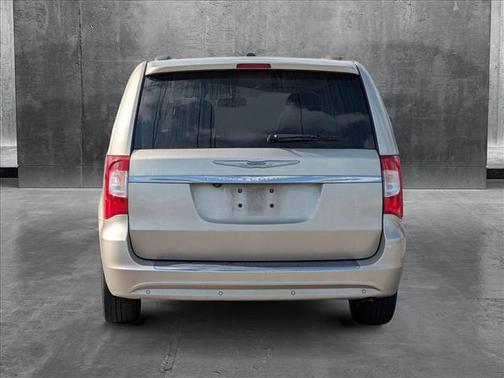 2016 Chrysler Town & Country Touring-L