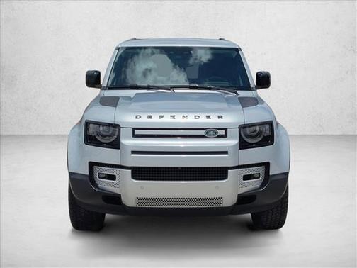 Hakuba Silver Metallic 2024 Land Rover Defender 110 P400 S