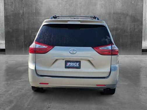 2017 Toyota Sienna XLE