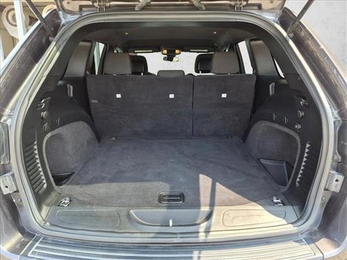 Granite Crystal Metallic Clearcoat 2020 Jeep Grand Cherokee Laredo