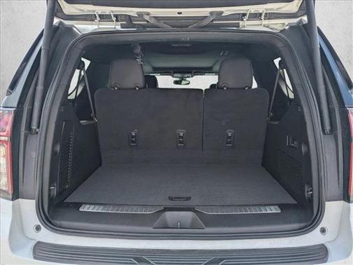 Summit White 2022 Chevrolet Suburban 4WD Z71