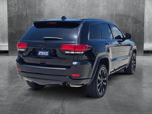 2022 Jeep Grand Cherokee Laredo