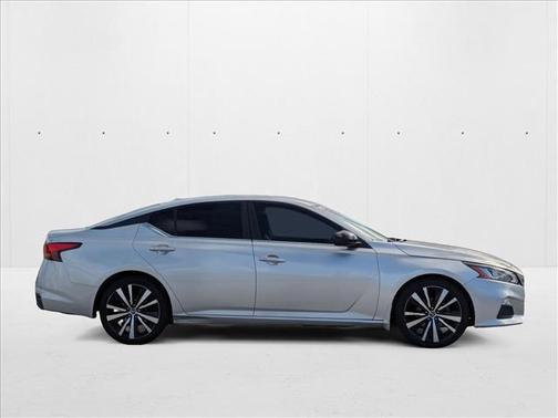 2020 Nissan Altima SR FWD