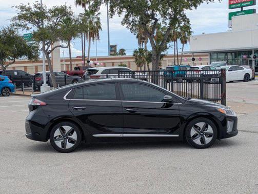 2022 Hyundai IONIQ Hybrid Limited