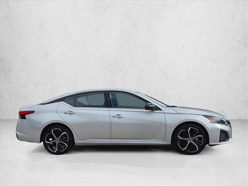 Brilliant Silver Metallic 2024 Nissan Altima SR FWD