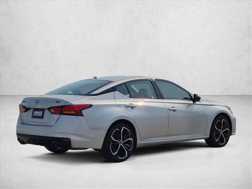 Brilliant Silver Metallic 2024 Nissan Altima SR FWD