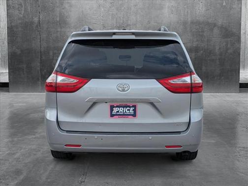 2017 Toyota Sienna XLE