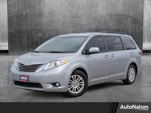 2017 Toyota Sienna XLE