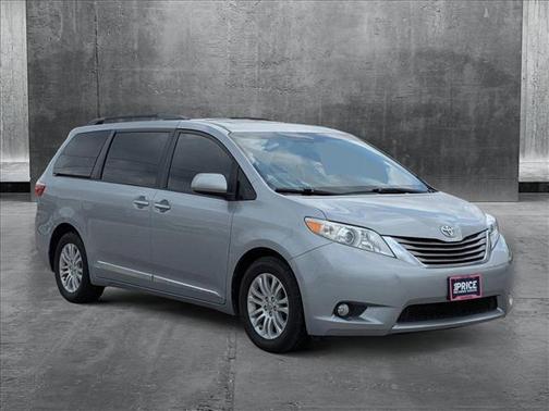 2017 Toyota Sienna XLE