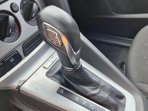 Ingot Silver Metallic 2013 Ford Focus SE