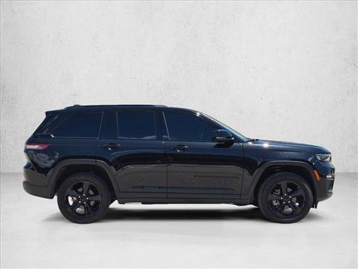 Diamond Black Crystal Pearlcoat 2025 Jeep Grand Cherokee Limited