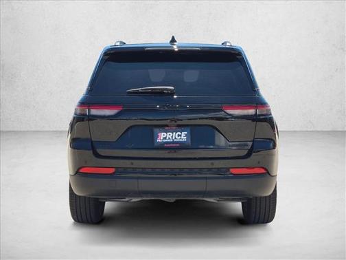 Diamond Black Crystal Pearlcoat 2025 Jeep Grand Cherokee Limited