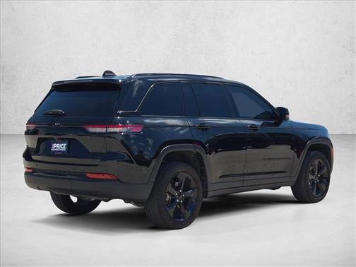 Diamond Black Crystal Pearlcoat 2025 Jeep Grand Cherokee Limited