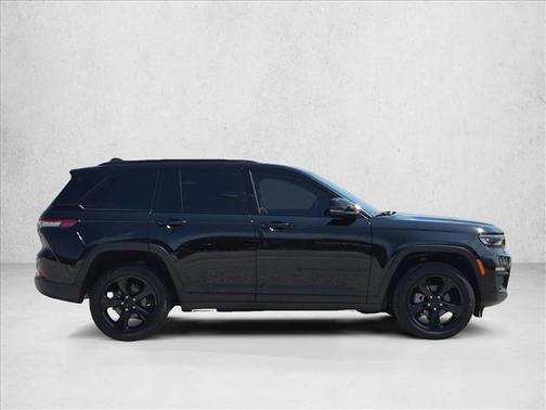Diamond Black Crystal Pearlcoat 2025 Jeep Grand Cherokee Limited