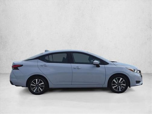 Gray Sky Pearl 2024 Nissan Versa 1.6 SV