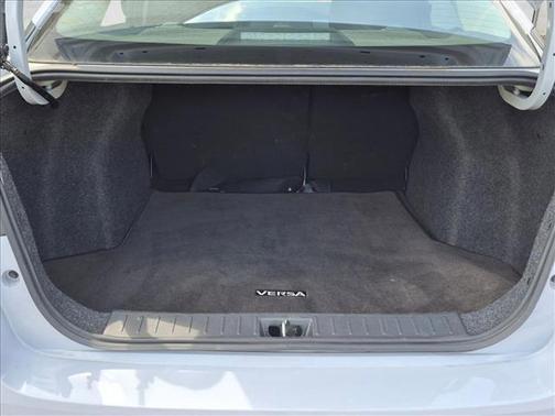Gray Sky Pearl 2024 Nissan Versa 1.6 SV