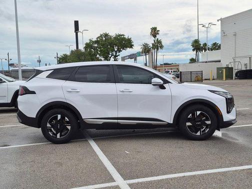 Glacial White Pearl 2026 Kia Sportage LX