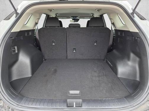 Glacial White Pearl 2026 Kia Sportage LX