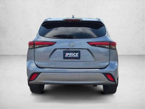 Moon Dust 2023 Toyota Highlander Platinum