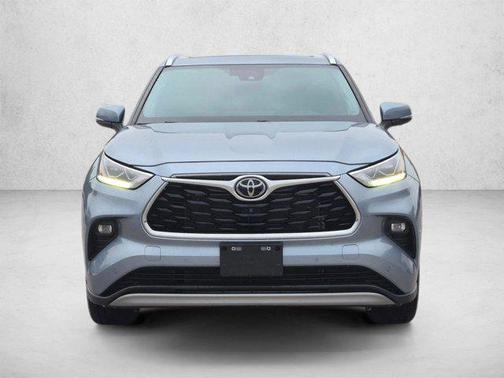 Moon Dust 2023 Toyota Highlander Platinum