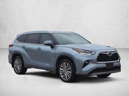 Moon Dust 2023 Toyota Highlander Platinum