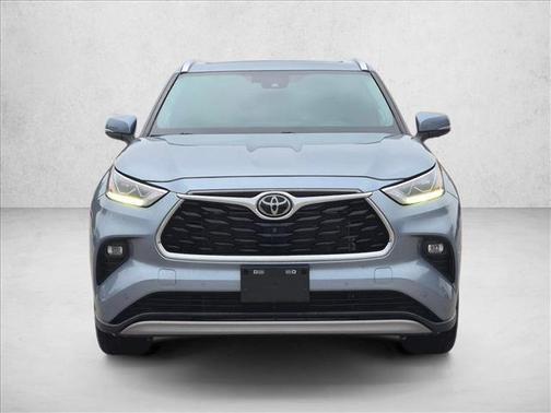 Moon Dust 2023 Toyota Highlander Platinum