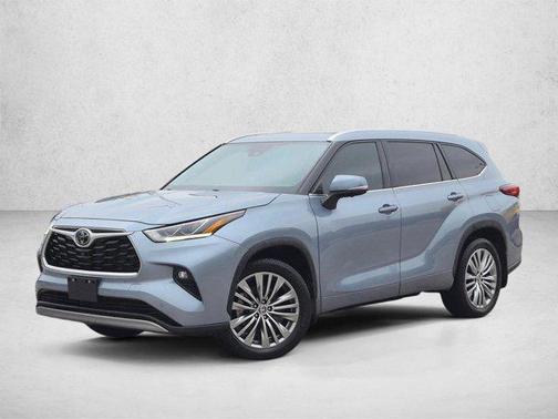 Moon Dust 2023 Toyota Highlander Platinum