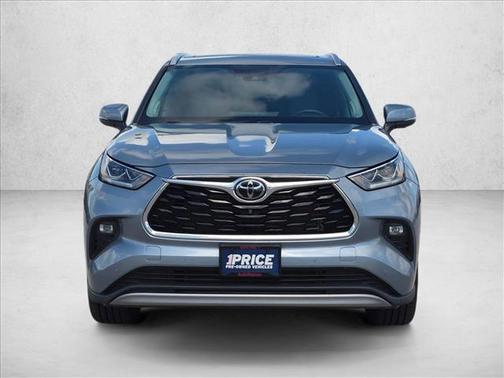 Moon Dust 2023 Toyota Highlander Platinum
