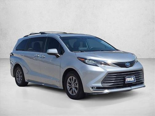 Celestial Silver Metallic 2021 Toyota Sienna XLE 8 Passenger