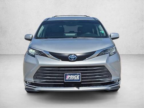 Celestial Silver Metallic 2021 Toyota Sienna XLE 8 Passenger