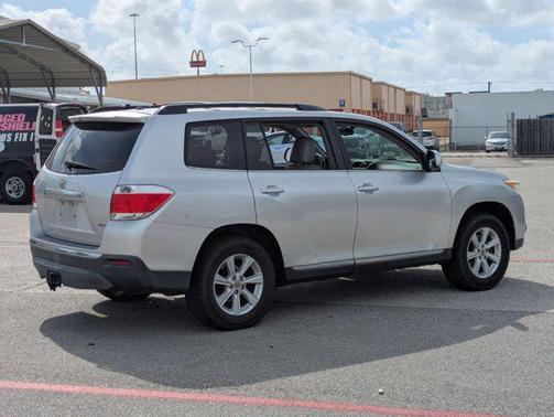 2011 Toyota Highlander SE