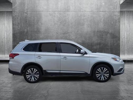 2020 Mitsubishi Outlander SE