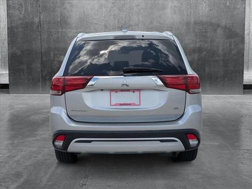 2020 Mitsubishi Outlander SE